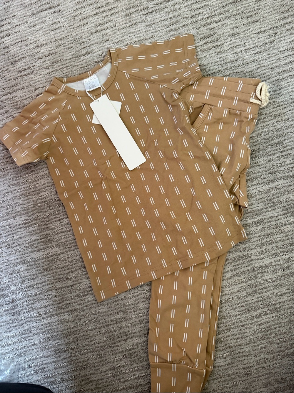 Mebie baby 4t Two-Piece Tan Dash Print Set